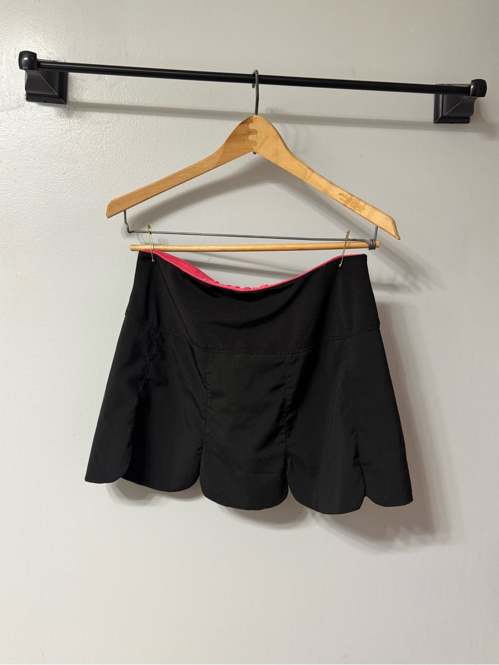 Scalloped Athletic Skort Black Pink